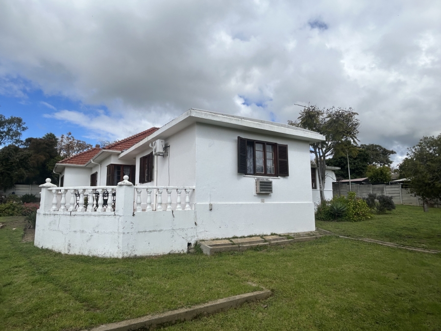 6 Bedroom Property for Sale in Uitsig Western Cape